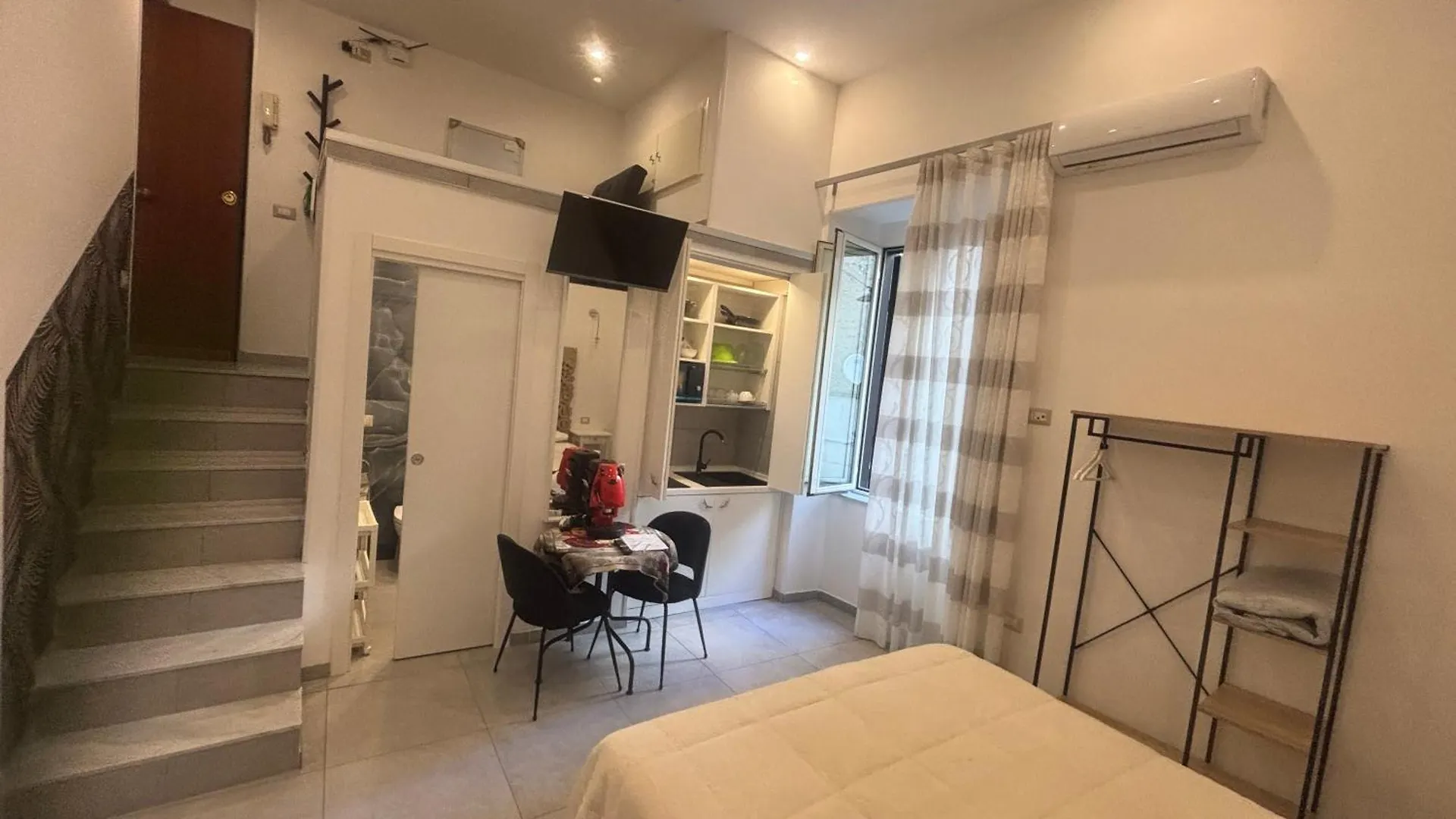 Alex Beb Bed & Breakfast Naples Italy